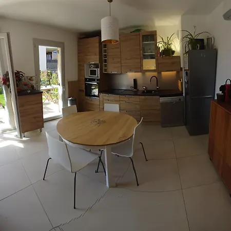 Holiday home Maison Individuelle Familiale, Jacuzzi, Climatisation, 7 Couchages *